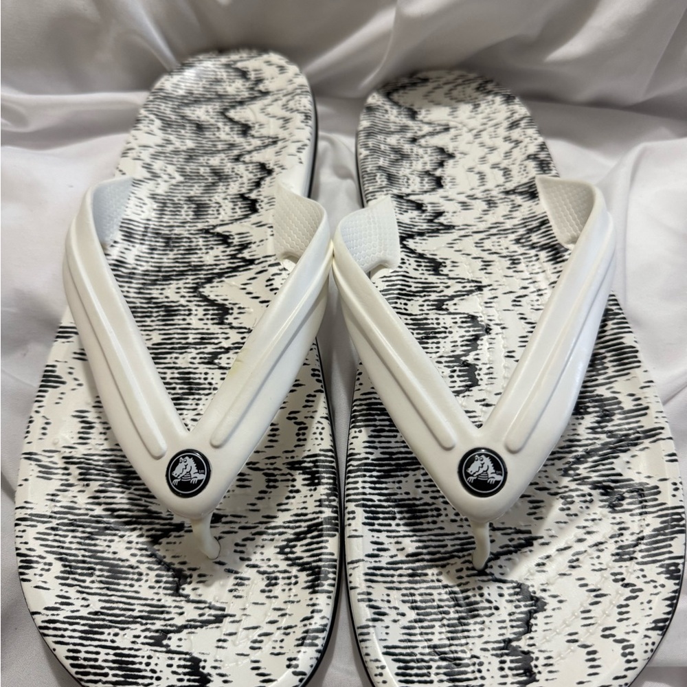 CROCS UNISEX White Sole Sandals men’s size 10 women’s size 12